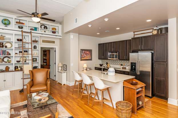 Main Living Area - 2525 College St