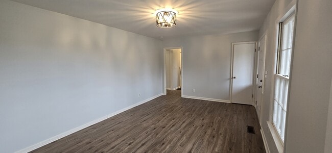 Foto del edificio - 1202 Brindley Dr