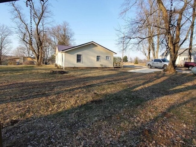 Building Photo - New Remodel 3 bed 2 bath Ranch House!