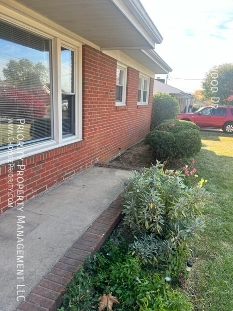 Building Photo - 510 N Dogwood Dr