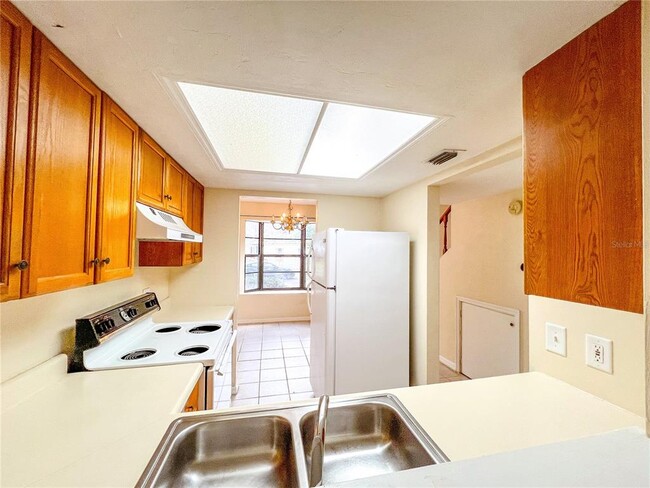 Building Photo - 4532 SW 45th Dr