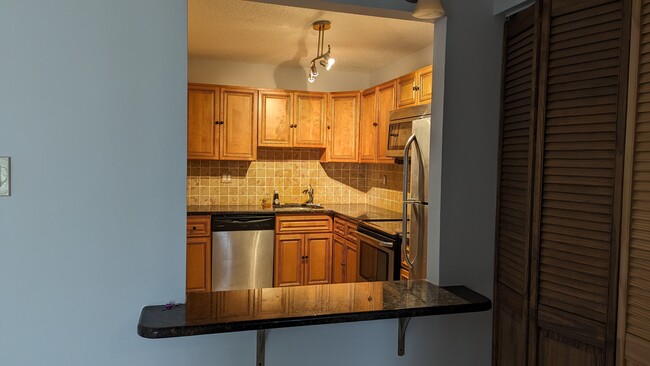 Foto del edificio - 832A Putnam Blvd