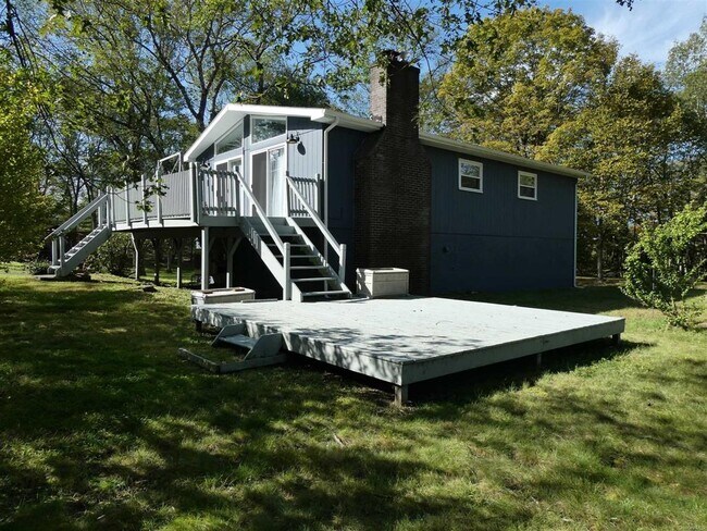 Building Photo - 12 Hillcrest Ln