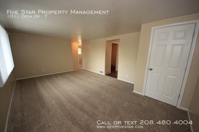 Building Photo - 1011 Deon Dr
