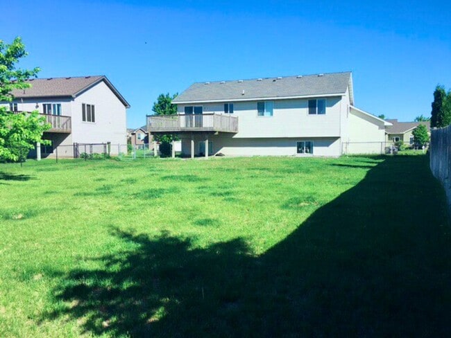 Building Photo - 804 Harrison Dr