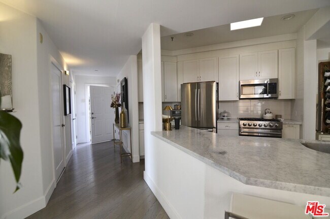 Foto del edificio - 5703 Laurel Canyon Blvd
