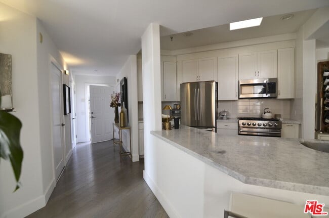 Building Photo - 5703 Laurel Canyon Blvd