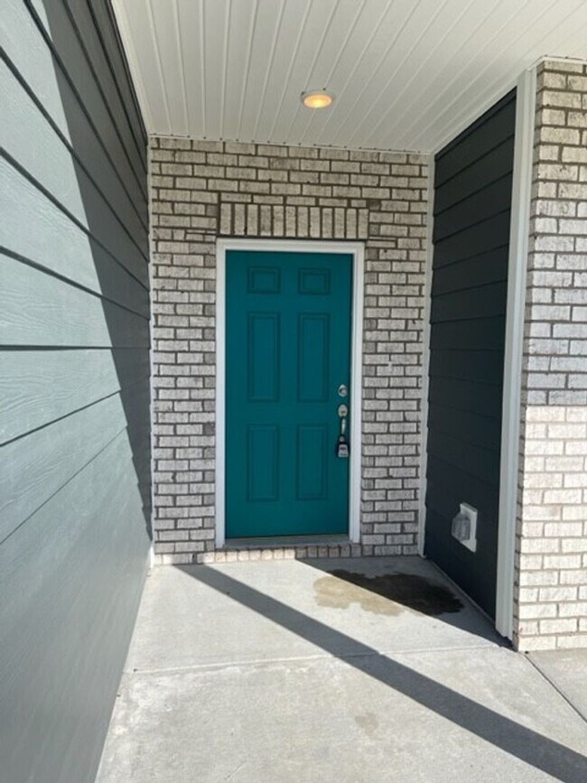 Building Photo - **RARE FIND: NEWER 2022-BUILT, 4-BEDROOM H...