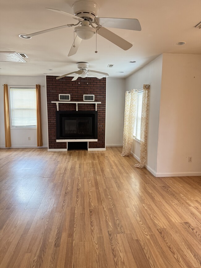 Building Photo - 124 Miley Dr