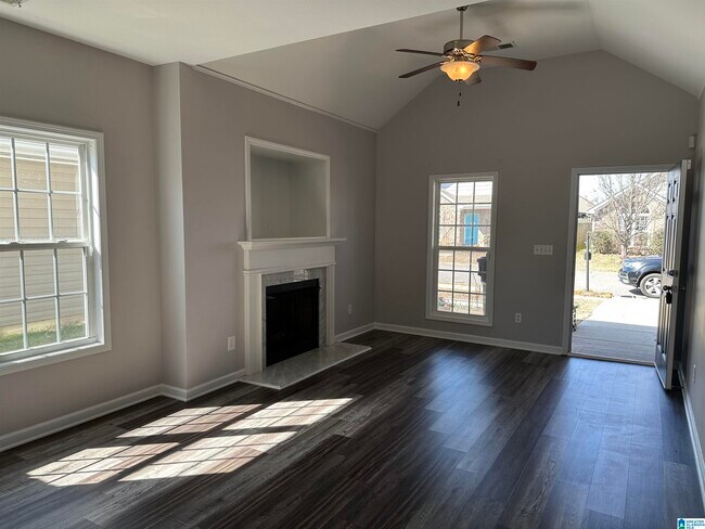 Foto del edificio - 2202 Village Ln