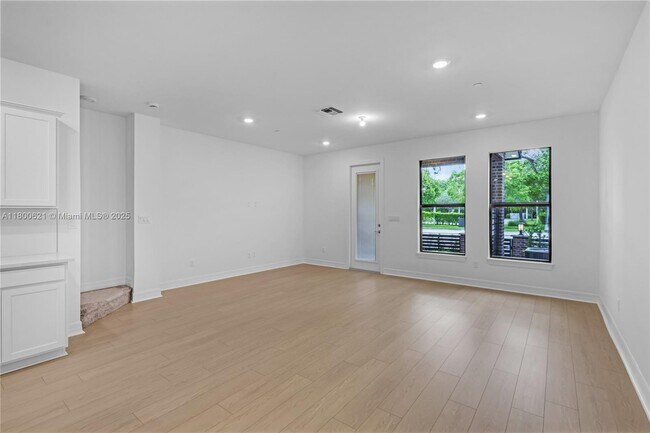 Foto del edificio - 8353 NW 7th Pl