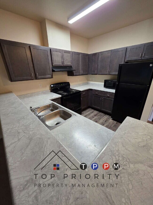 Building Photo - 2 Bedroom | 1 Bathroom 2nd Floor Apartment...