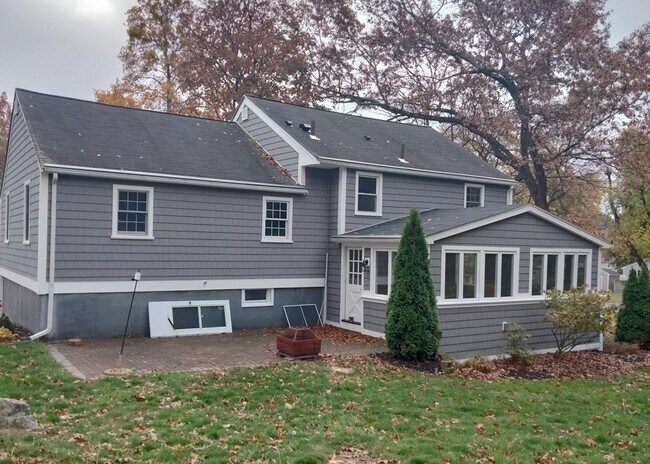 Building Photo - 25 Thomas Rd