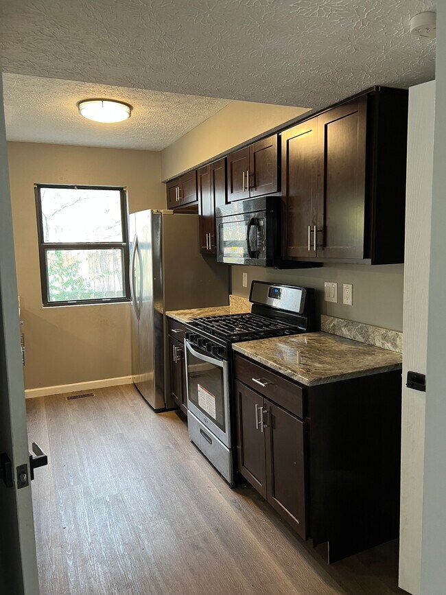 Building Photo - 658 Mawyer Dr