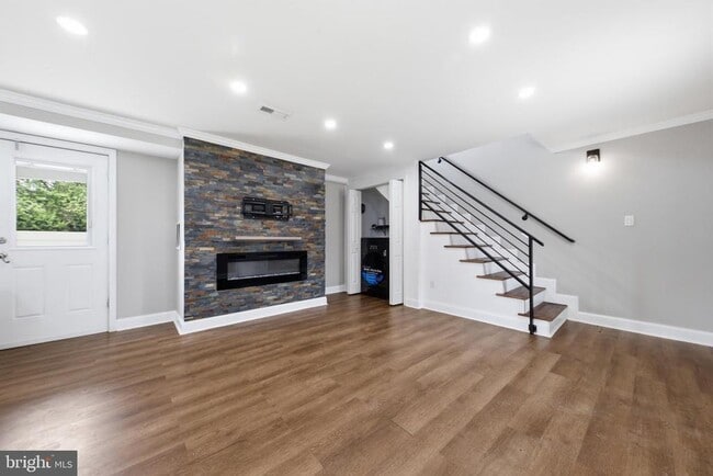 Building Photo - 3524 Meadowside Ave