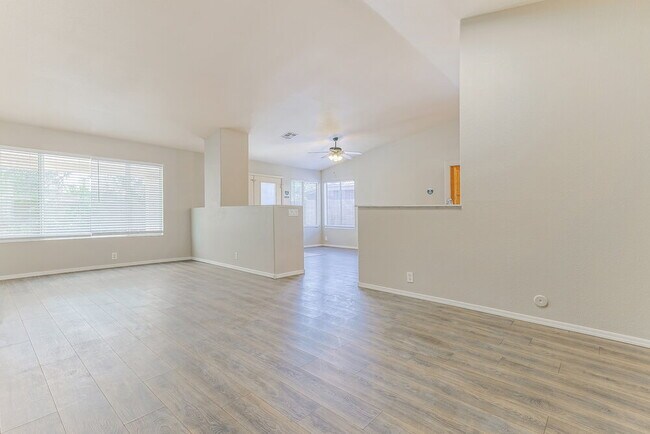 Foto del edificio - 1623 E Oakland St