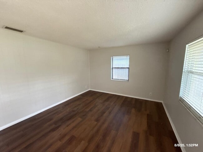 Foto del edificio - 4058 Minoso St