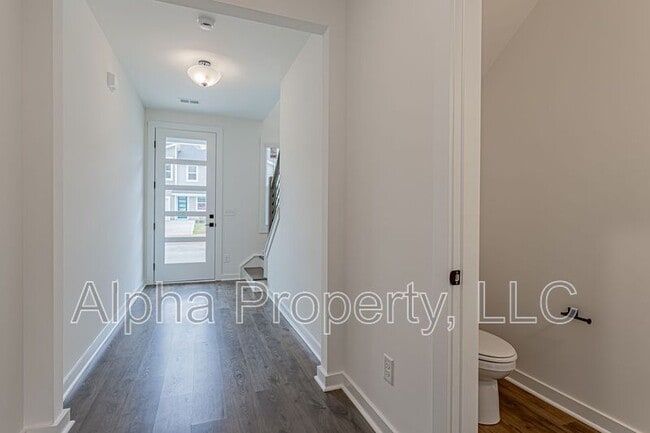 Building Photo - 1226 Westgate Vlg Dr