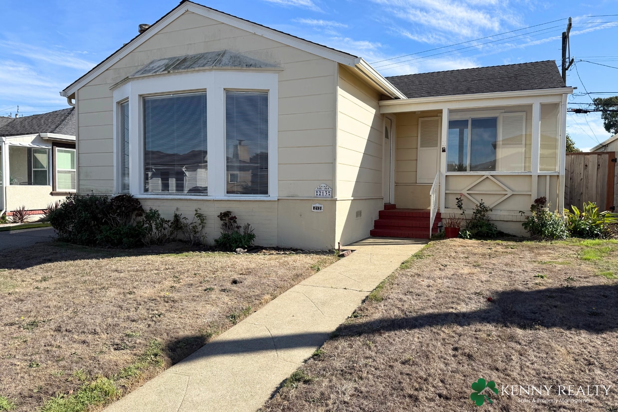 Charming 2-Bedroom Home with Private Backyard in South San Francisco - Charming 2-Bedroom Home with Private Backyard in South San Francisco