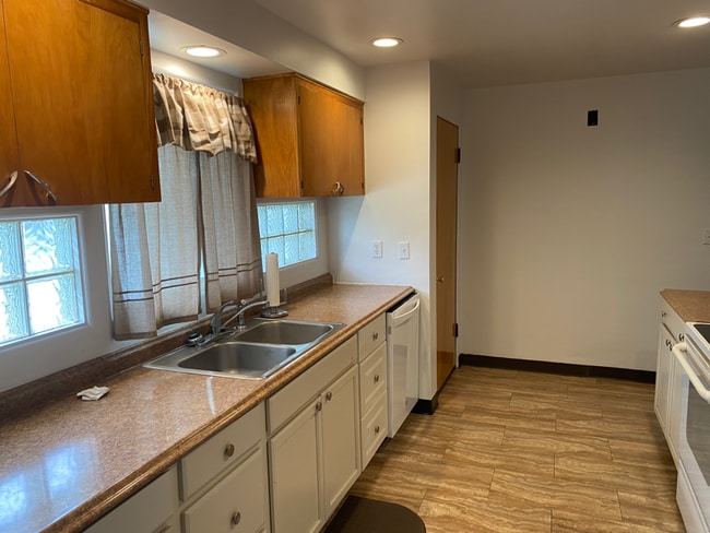 Foto del edificio - 150 Crest Dr