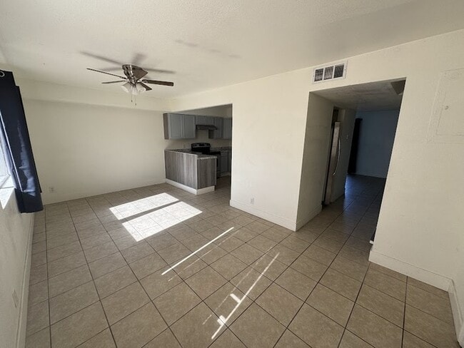 Building Photo - Central Phoenix 4 Bedroom Townhome