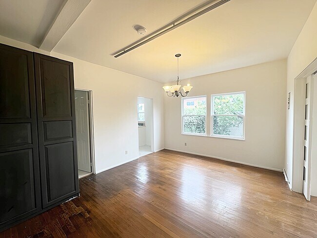 Building Photo - 4352 Willow Brook Ave