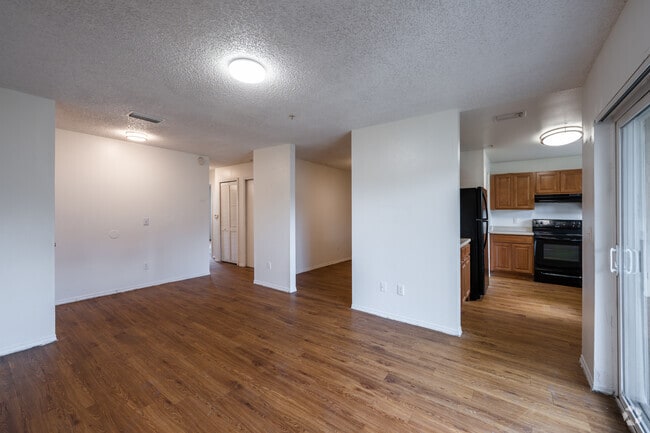 2BR, 2BA - 1,028SF - Living Room - Timber Sound 2