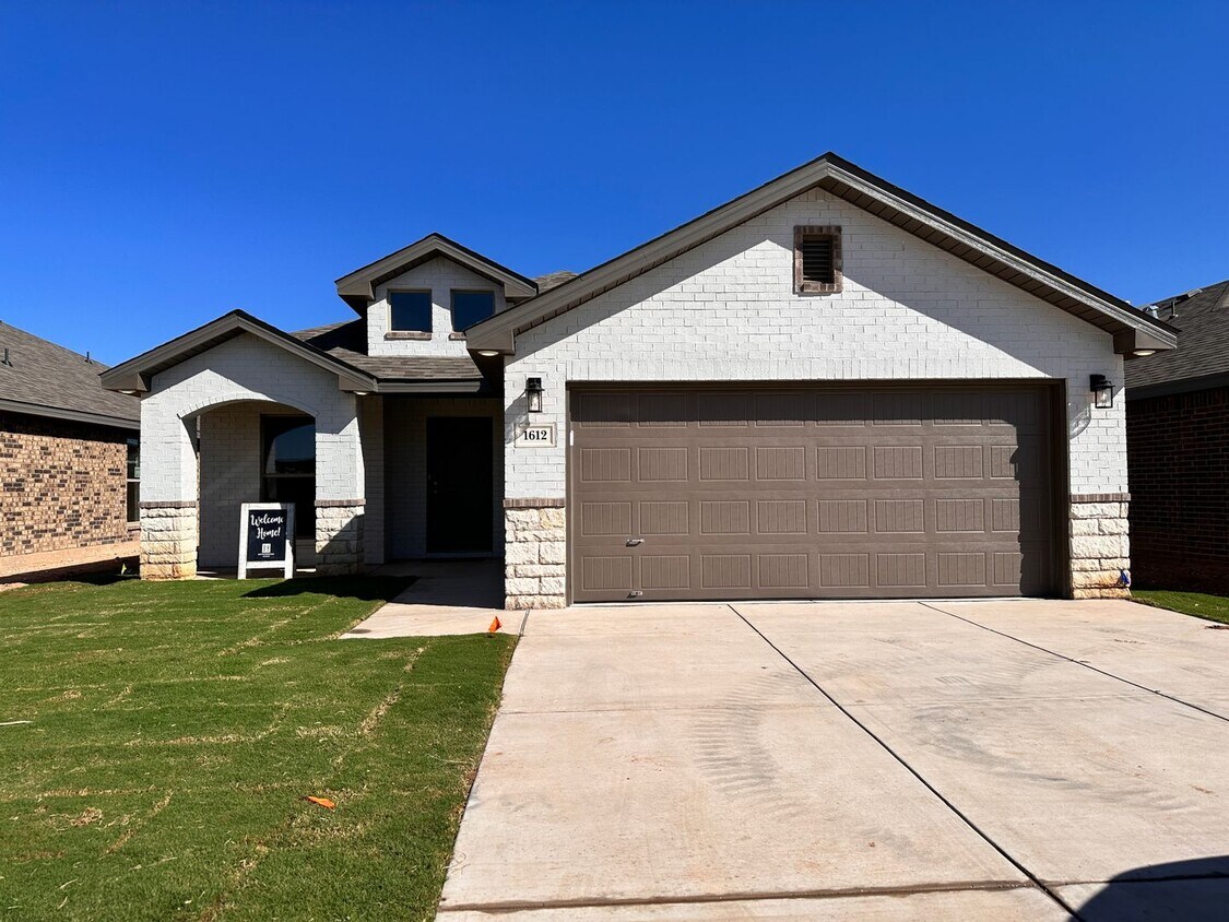 3/2/2 in Bell Farms now available House Rental in Lubbock, TX