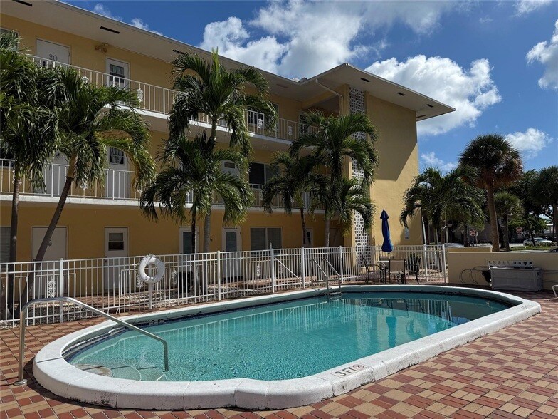 Foto principal - 3061 NE 49th St