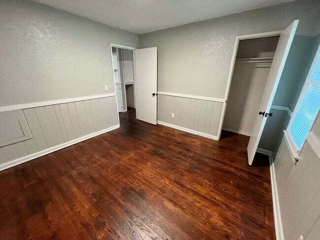 Building Photo - 3808 Cashion Pl