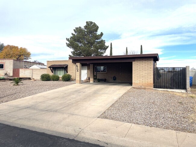 Building Photo - 4705 Pso Del Rico