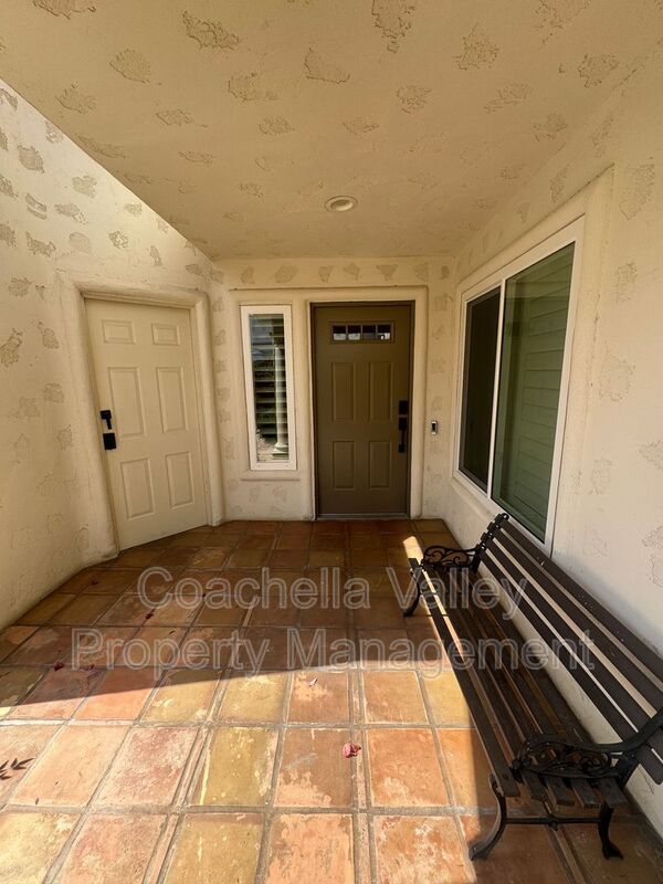 Building Photo - 269 Vista Royale Cir W