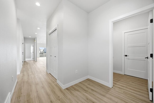 Building Photo - 6267 87th Ave S