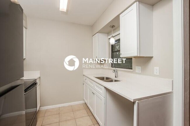 Foto del edificio - 3 Bedroom Pet-Friendly Home in Palm Bay, FL with Main Street Renewal