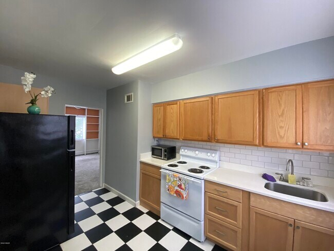 Building Photo - 500 S Beach St