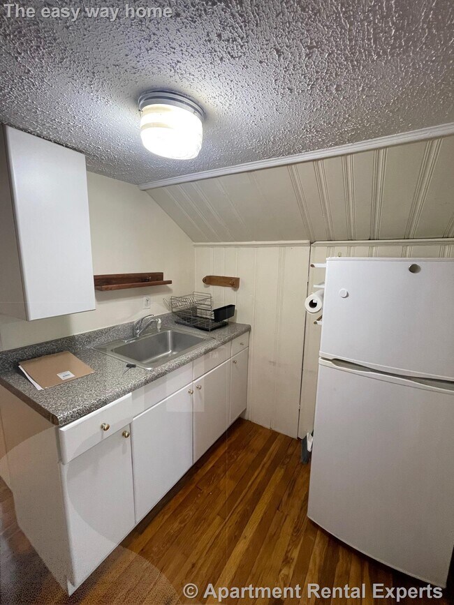 Building Photo - EAST Arlington Studio - All Utilities Incl...