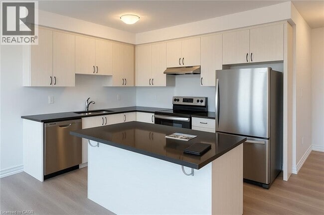 Building Photo - 200 Stamson St