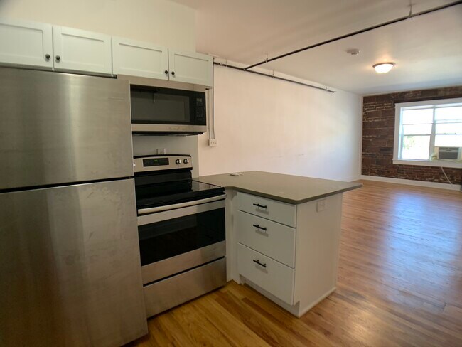 Building Photo - 224 5th St