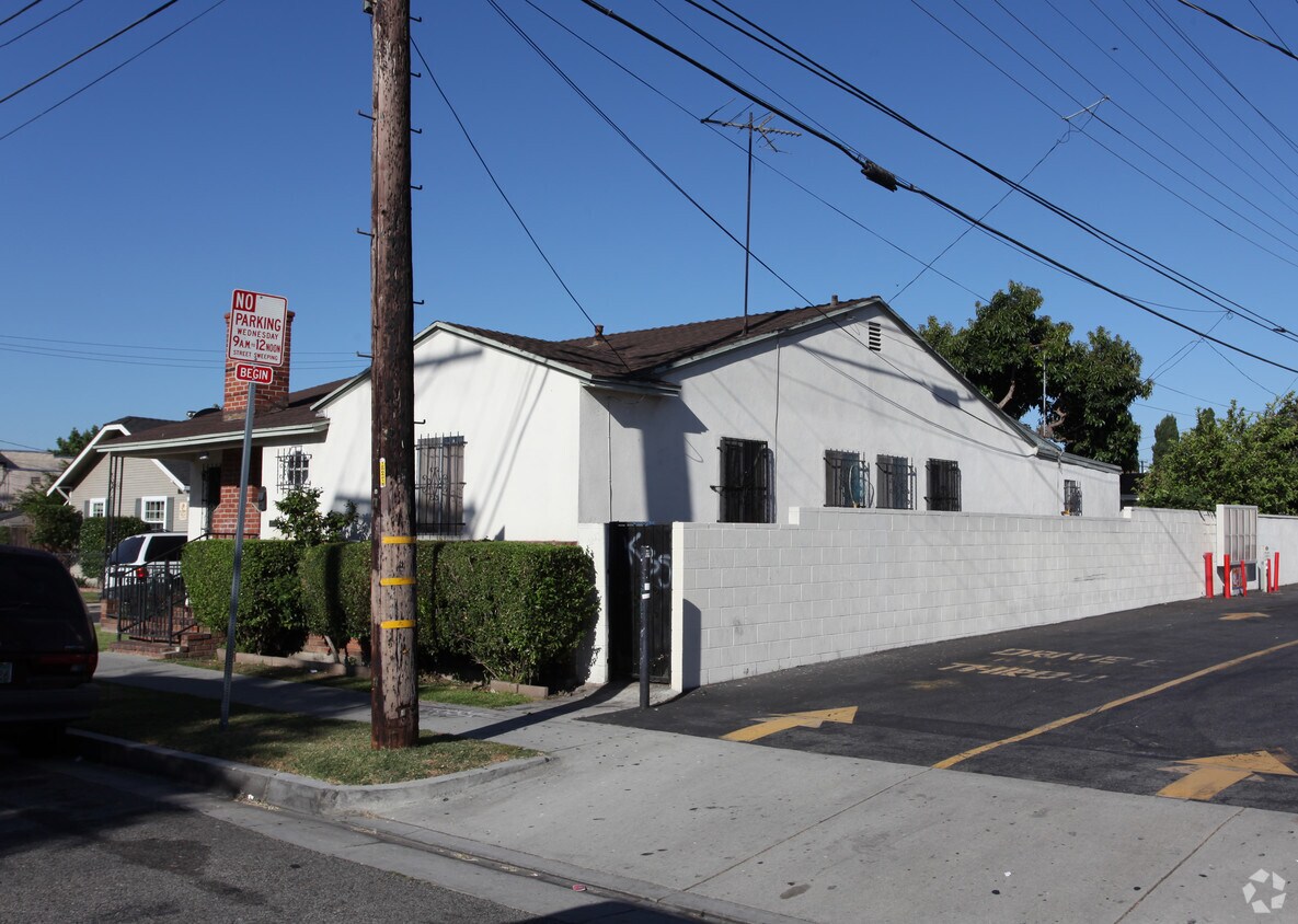 Foto del edificio - 5917-5923 Corona Ave