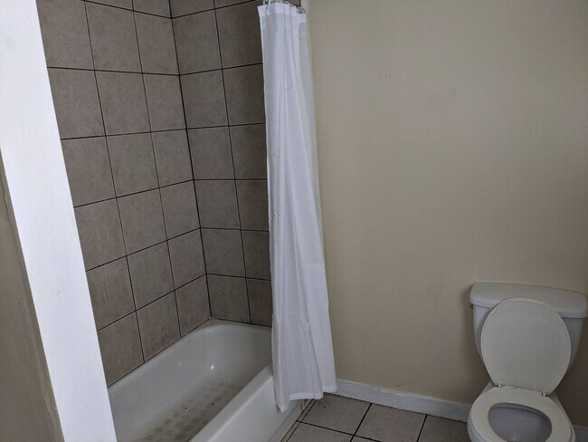 Building Photo - A wonderful large and convenient home for rent