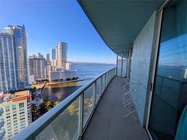 Building Photo - 1900 N Bayshore Dr