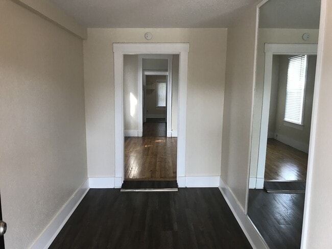 Building Photo - Vintage North Hyde Park Bungalow