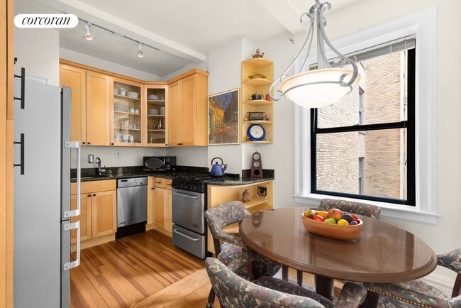 Building Photo - 155 E 93rd St