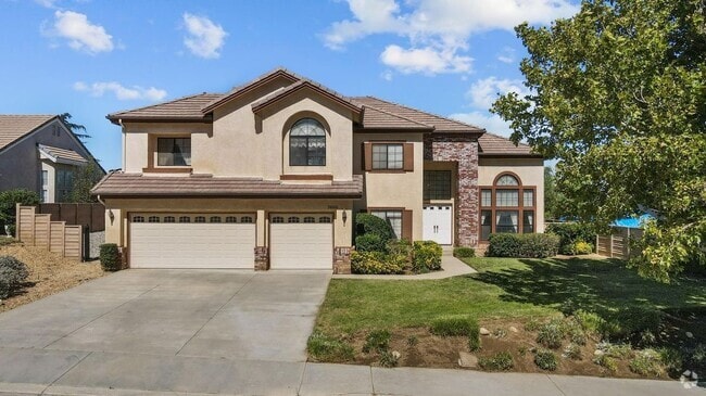 Building Photo - 42057 Parkmont Dr