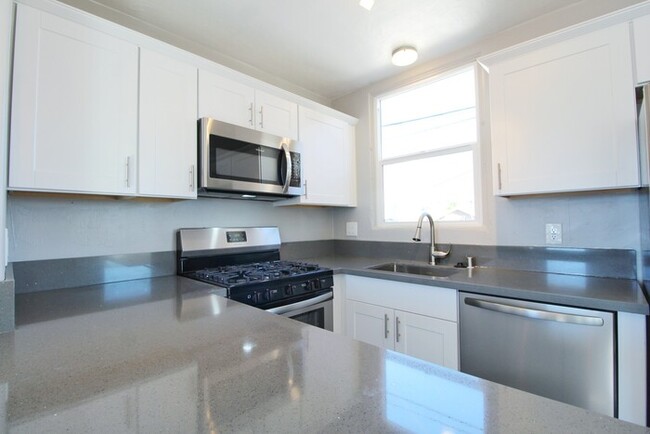 Building Photo - View DAILY B4 6:30PM| JUST LISTED| 1b1b Av...