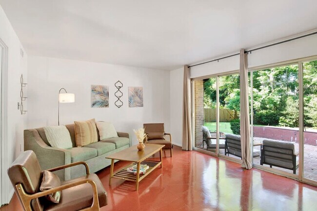 Foto del edificio - 305 Indian Creek Dr E