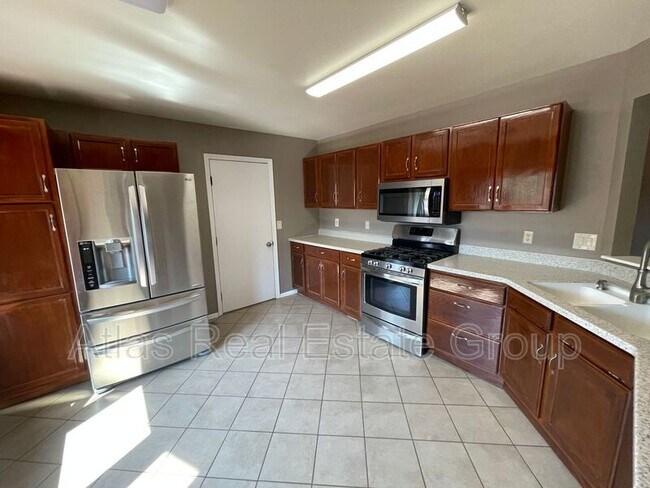 Building Photo - 6225 Montarbor Dr