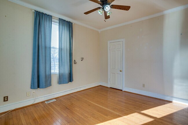 Foto del edificio - Spacious 3-Bedroom, 2.5-Bath Home with Gat...