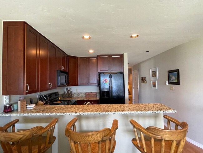 Building Photo - Lakefront Two Bedroom Two Bath Condo in Di...