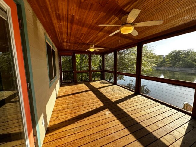 Foto del edificio - Quiet 3 bedroom/2 bath lake house with pri...